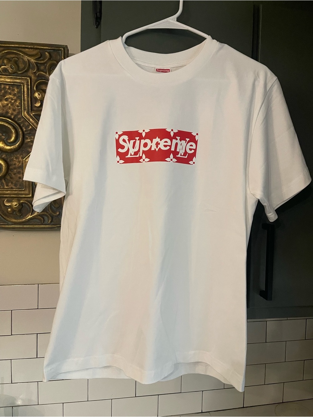 Men’s Graphic Design Tee Size S.